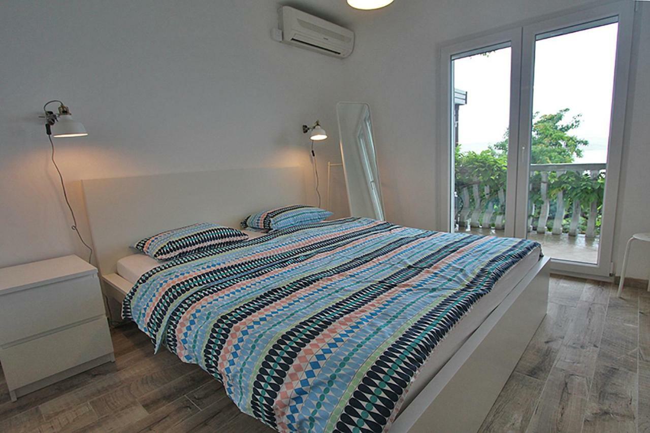 Apartment Christian Karlobag Bagian luar foto